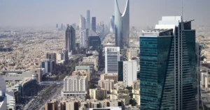 تحليل البيانات الضخمة والذكاء الاصطناعي في تطوير الأعمال وبناء استراتيجيات المشاريع السعودية