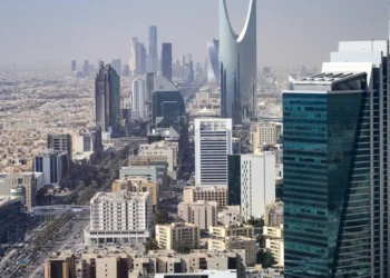 تحليل البيانات الضخمة والذكاء الاصطناعي في تطوير الأعمال وبناء استراتيجيات المشاريع السعودية